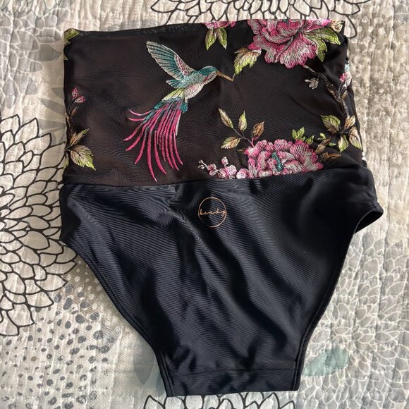 NWOT Bendy Brand Hummingbird Shorts - Black - Size S (Fits XS-S) - Picture 3 of 14